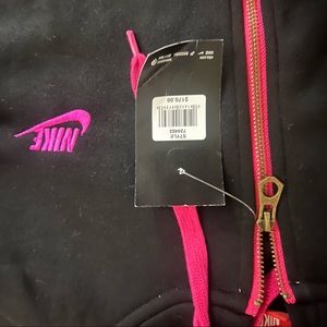 brand new, never worn nike sweat suit.